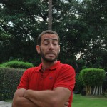 Danilo Esteves muestra una de sus interpretaciones.