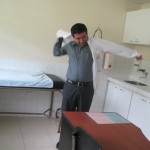 El doctor recuerda con agrado la gratitud de sus pacientes. Uno de ellos le hizo un obsequio curioso: un armadillo, que se lo prepararon para que lo coma.